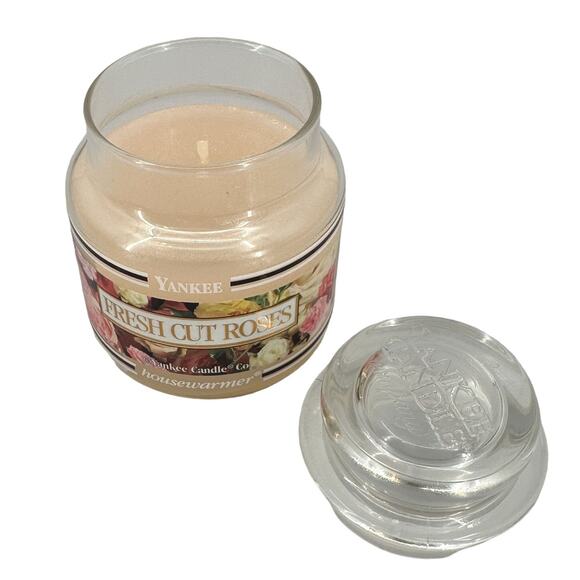 Yankee Candle Fresh Cut Roses Black Band Small Housewarmer Jar - Picture 2 of 5